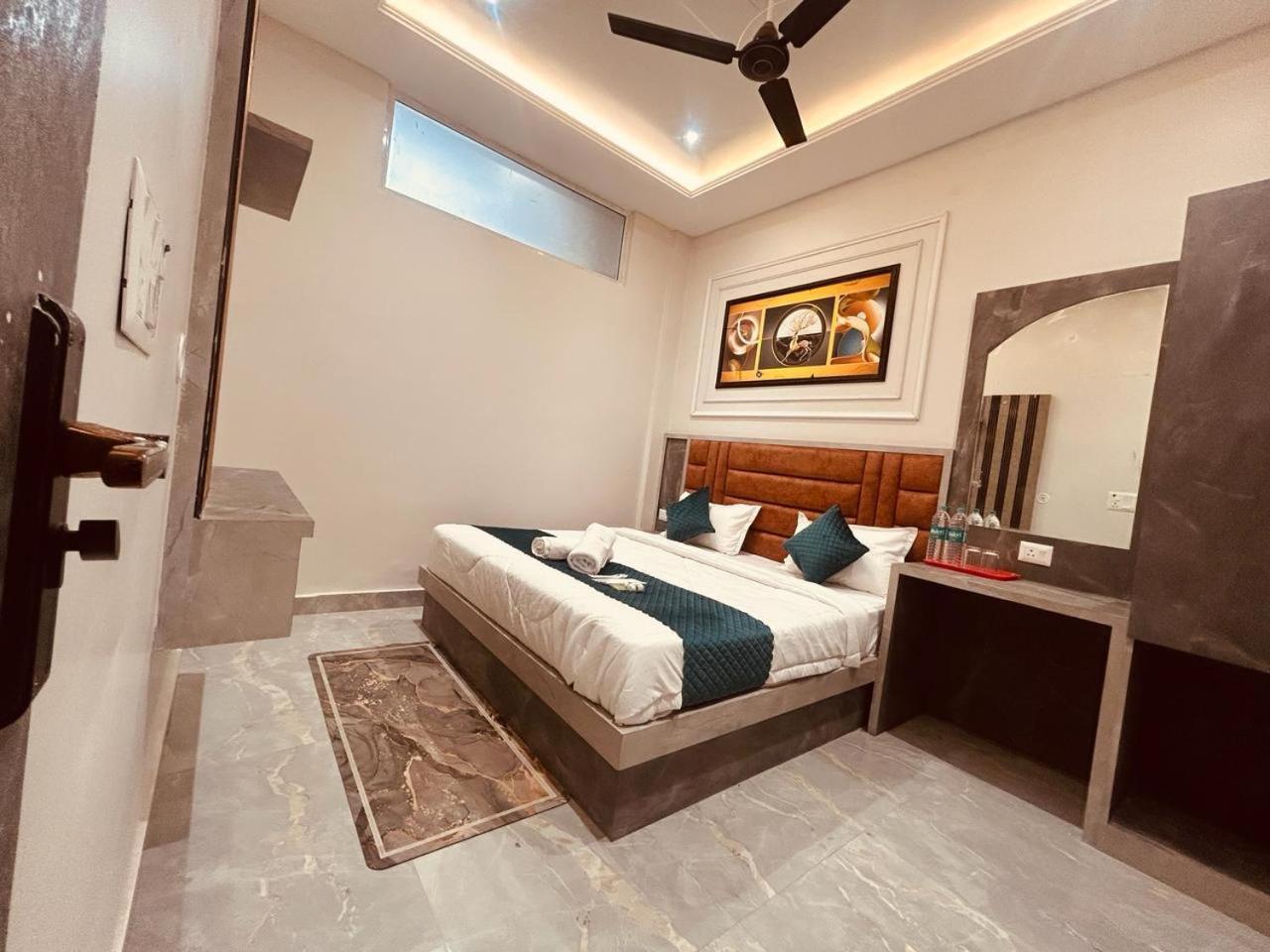 The Solitaire Express Hotel 4*