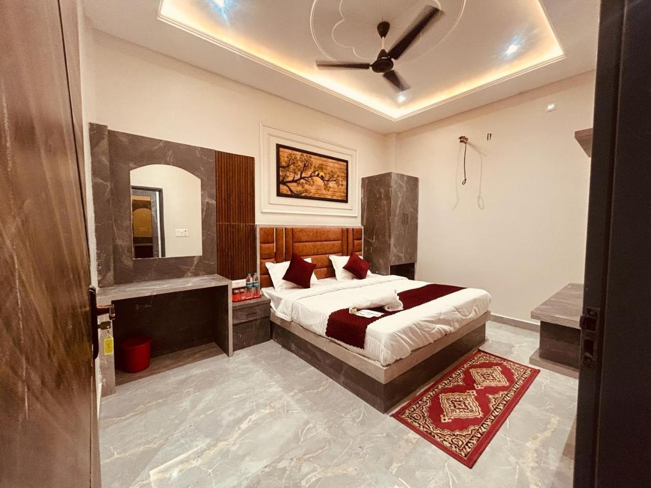 Hotel The Solitaire Express Vrindavan