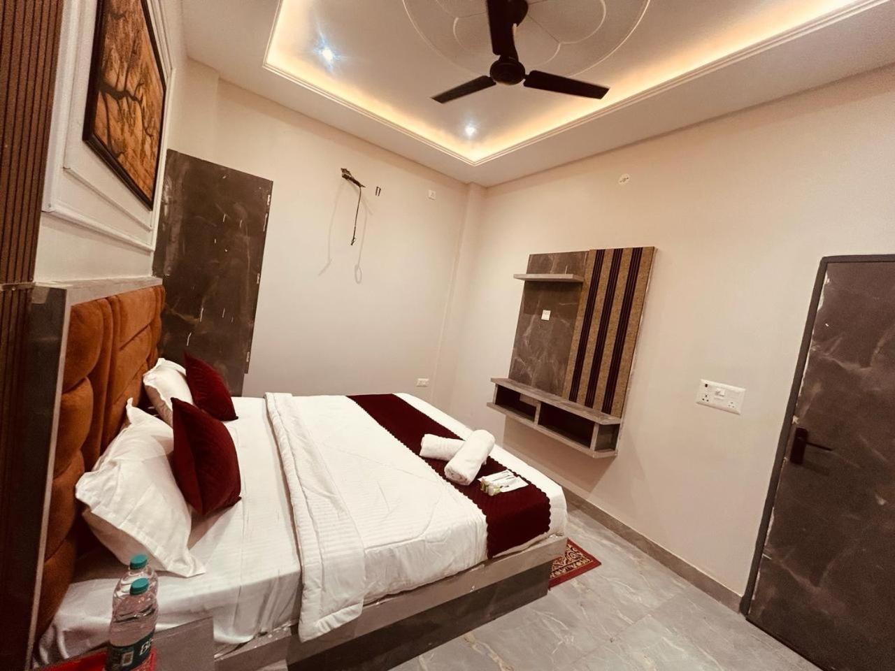 The Solitaire Express Hotel