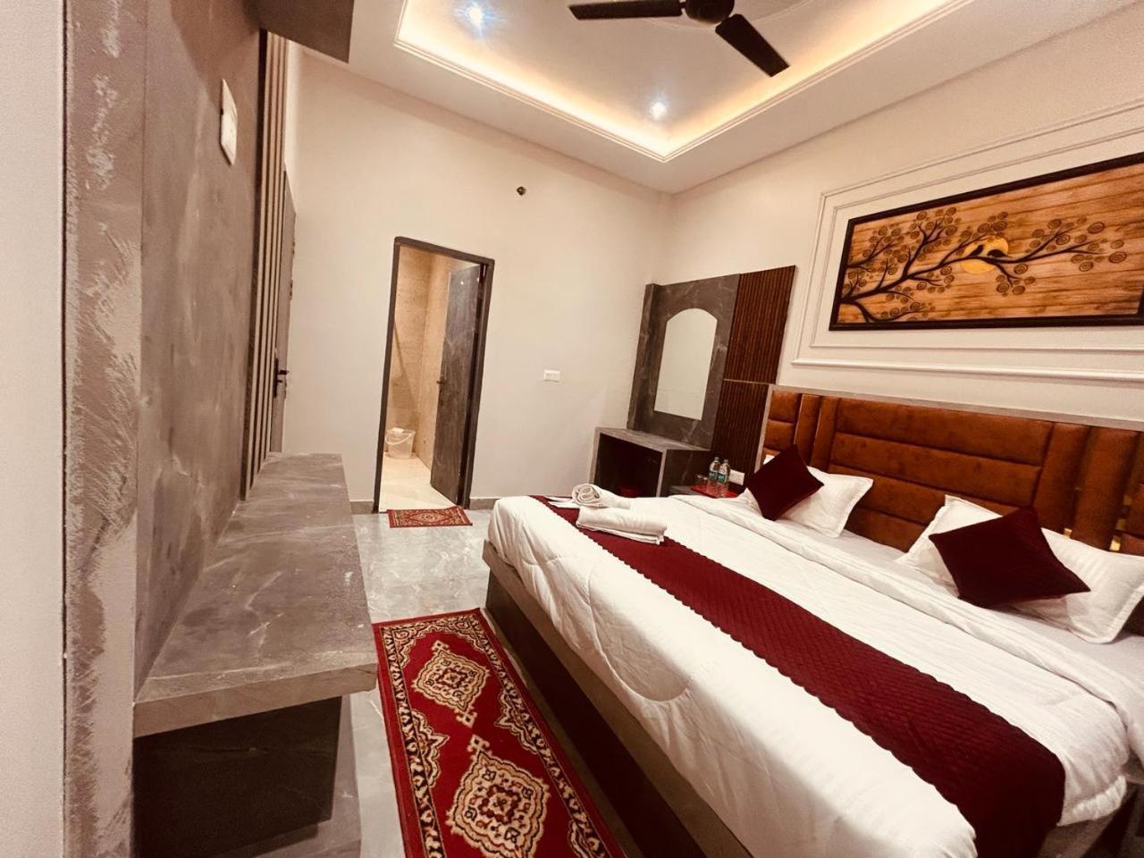 Hotel The Solitaire Express